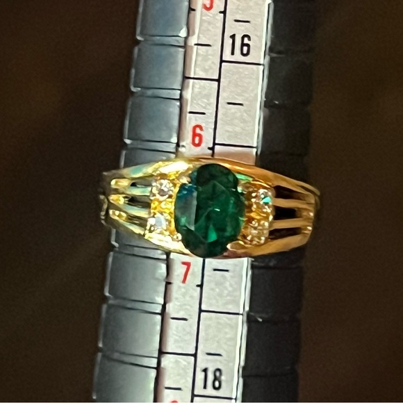 Vintage 18k GE yellow gold emerald green simulated diamond ring size 6.5 - Picture 2 of 4